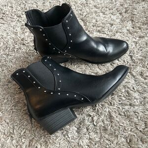 Women Studded Boots
